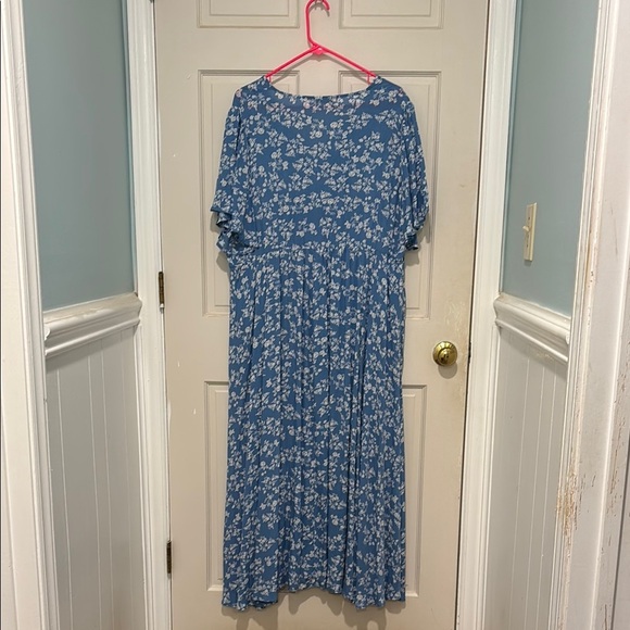 BloomChic plus size flutter sleeve Ditsy floral Pocket split maxi dress - Picture 4 of 7